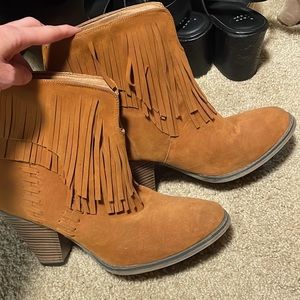 FRINGE BOOTIES